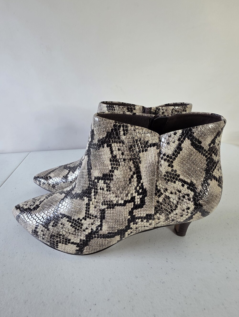 Clarks Linvale Sea Heeled Ankle Boots Size 11W Snake Print Side Zip Booties